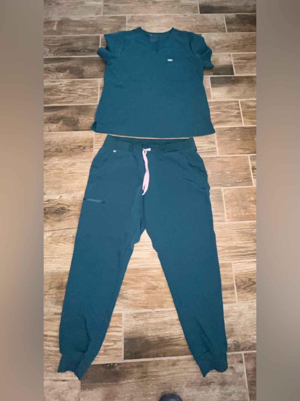 Figs Teal Two-Piece Scrub Set with Pink Drawstring XL